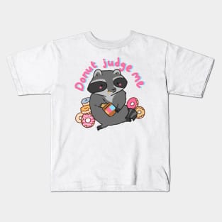 Donut judge me raccoon Kids T-Shirt
